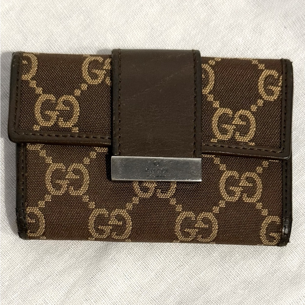 GUCCI Authentic Monogram Key Case and Card Holder Key Chain. Brown and Tan
